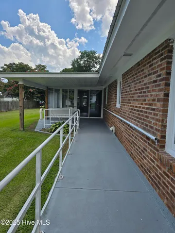 $400,000 | 401 Flemington Drive, Lake Waccamaw, NC 28450