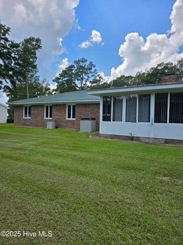 $400,000 | 401 Flemington Drive, Lake Waccamaw, NC 28450