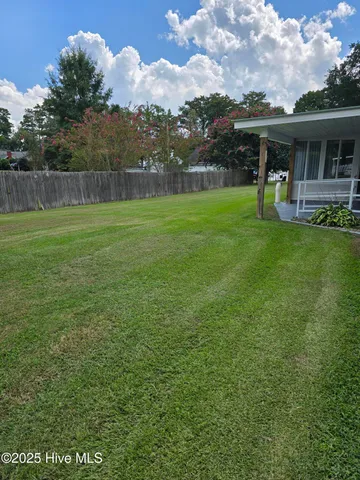 $400,000 | 401 Flemington Drive, Lake Waccamaw, NC 28450