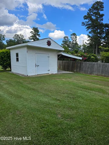 $400,000 | 401 Flemington Drive, Lake Waccamaw, NC 28450