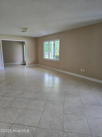 $400,000 | 401 Flemington Drive, Lake Waccamaw, NC 28450