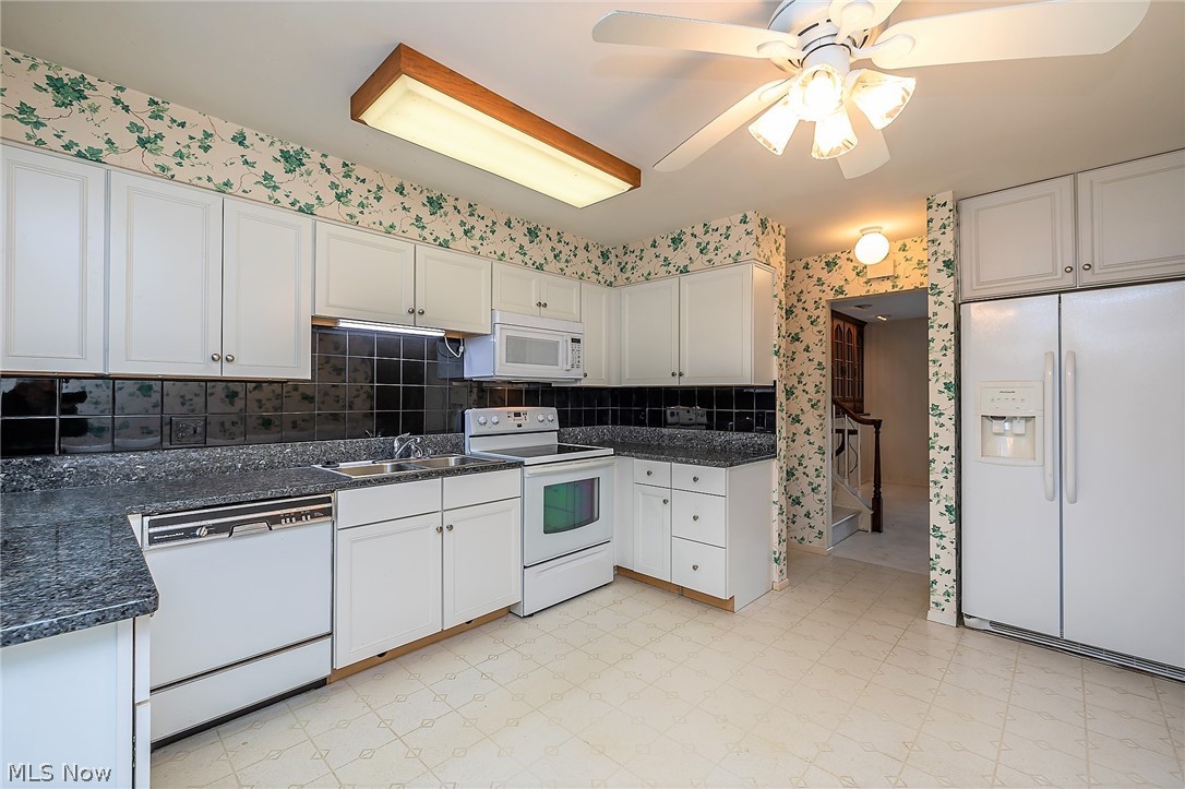 958 Lander Road Cleveland, OH 44143 - Photo 3 of 32
