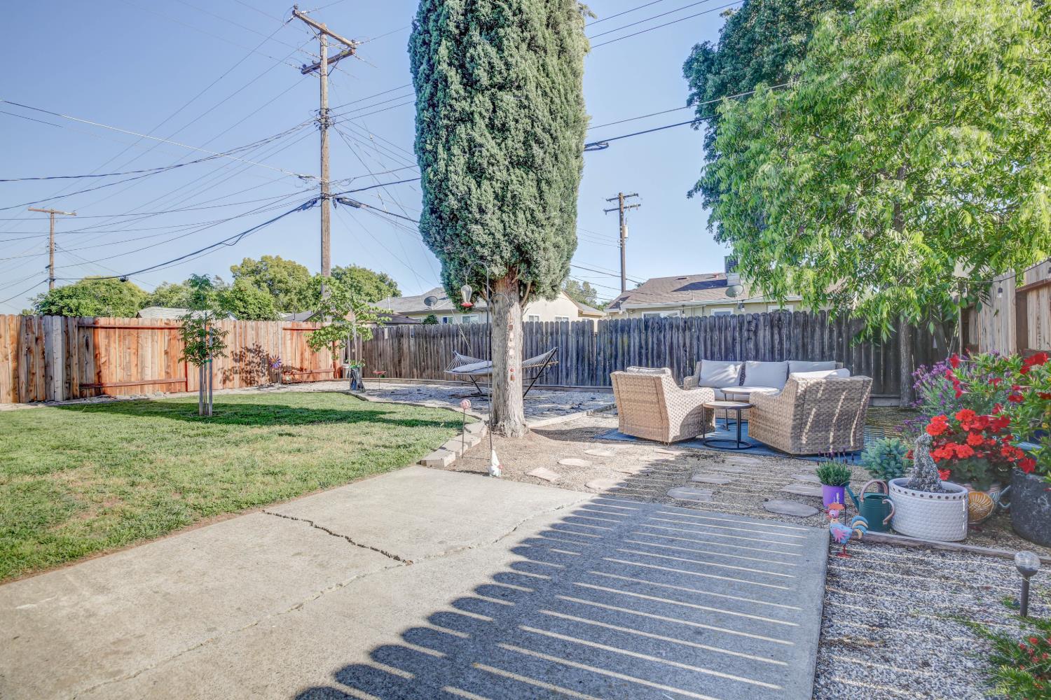 1424 Kitchner Road Sacramento, CA 95822 - Photo 22 of 28 Backyard