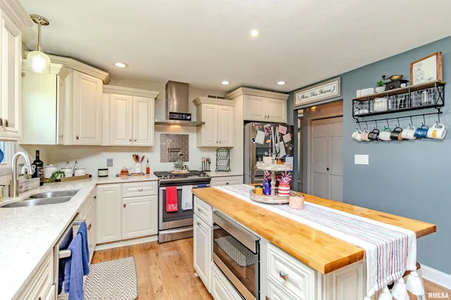 $459,900 | 20 Brompton Court, Bloomington, IL 61704