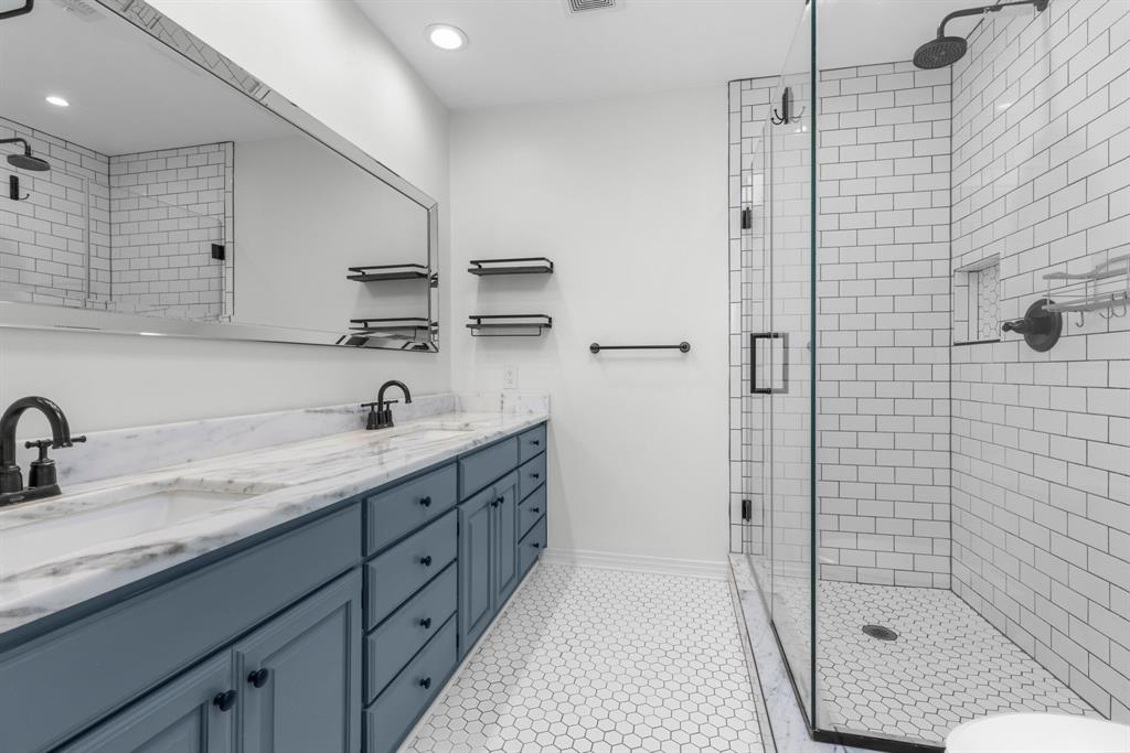 563 Hambrick Road Dallas, TX 75218 - Photo 9 of 36