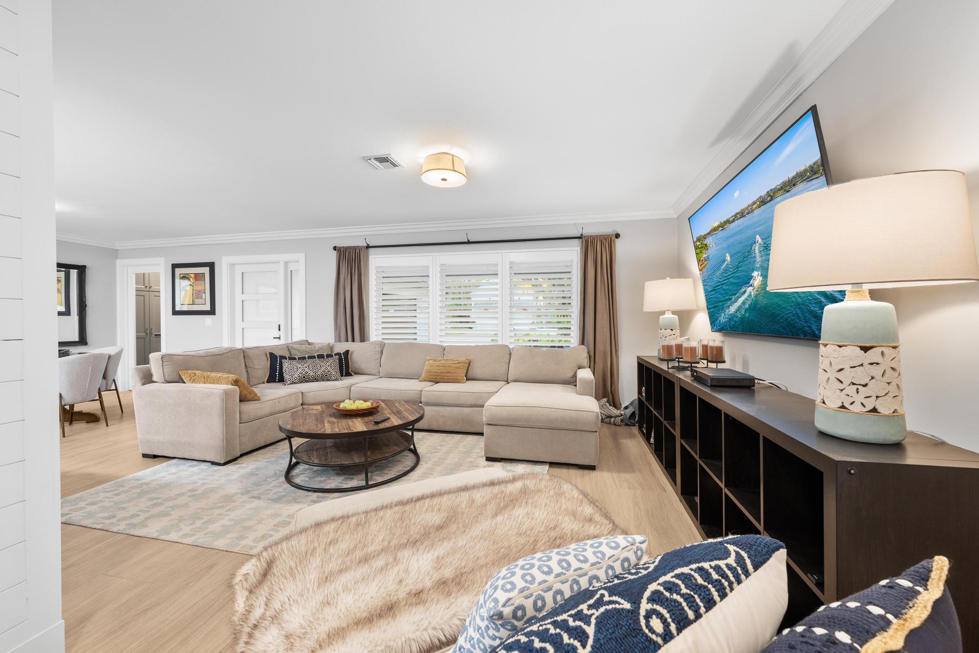 104 Elsa Road Jupiter, FL 33477 - Photo 13 of 33 Living