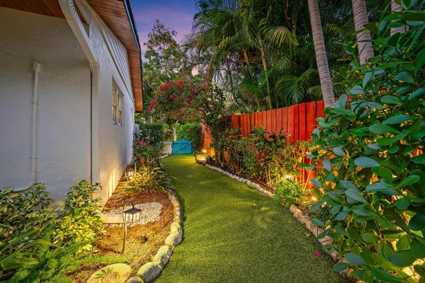 $1,375,000 | 104 Elsa Road, Jupiter, FL 33477