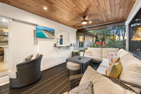 $1,375,000 | 104 Elsa Road, Jupiter, FL 33477