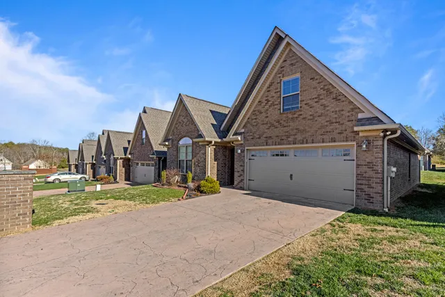 $375,000 | 204 Zion Cv Lane, Englewood, TN 37329