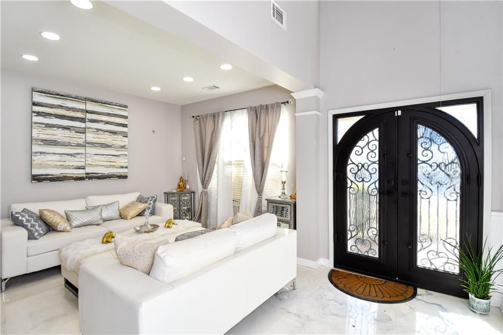 562 Simonton Ridge Trail Southeast Lawrenceville, GA 30045 - Photo 2 of 26