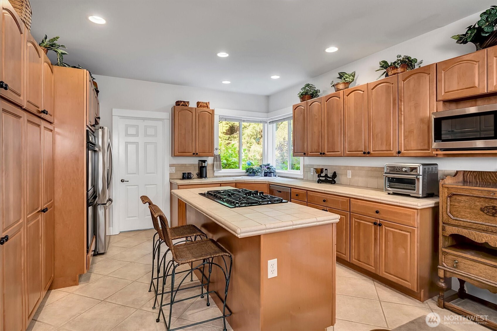 6477 Cultus Bay Road Clinton, WA 98236 - Photo 8 of 40 Gallery Image 8