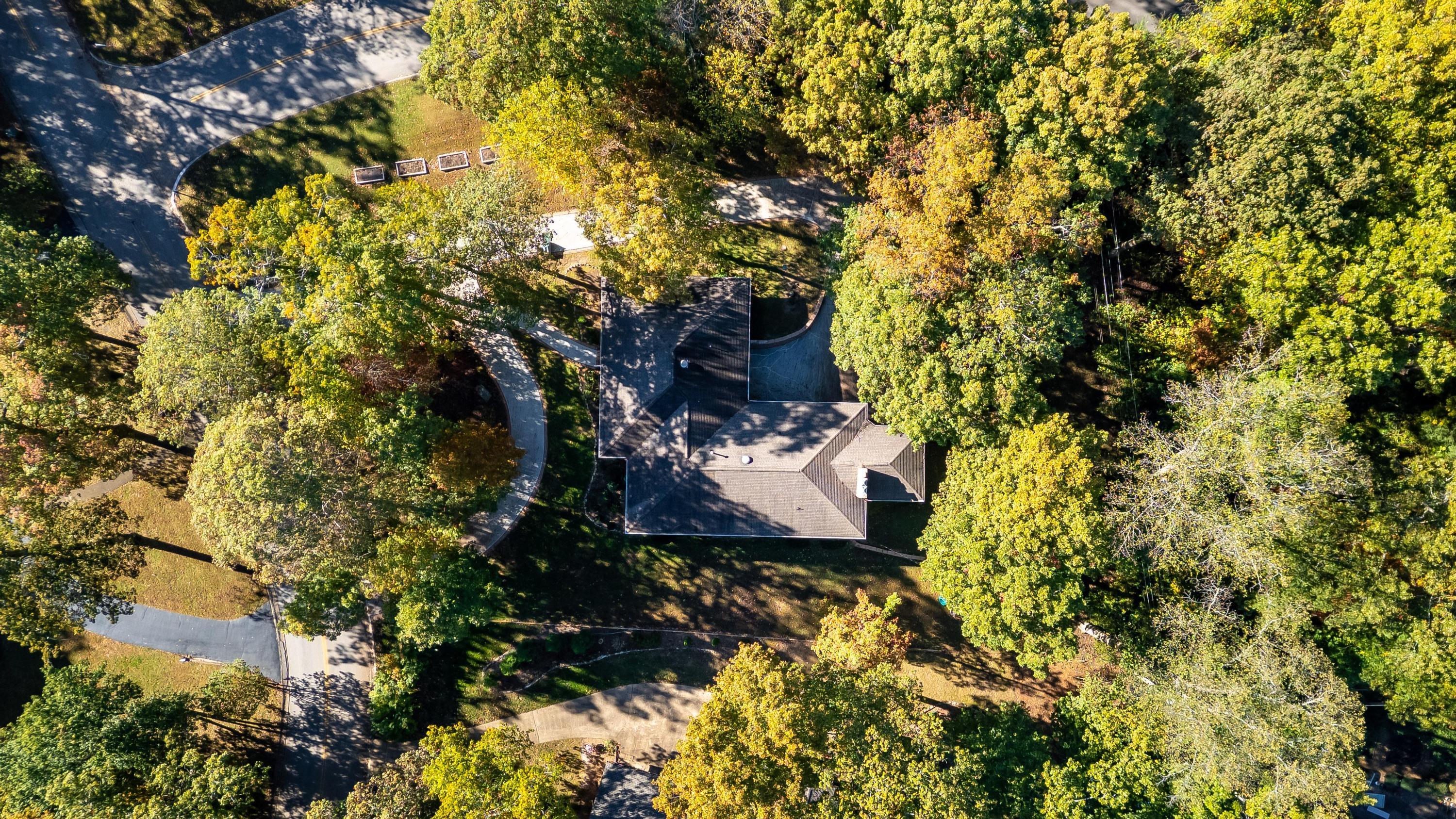 14 Victoria Road Signal Mountain, TN 37377 - Photo 62 of 66 2025_10_October_14_Carriage_Hill_0009