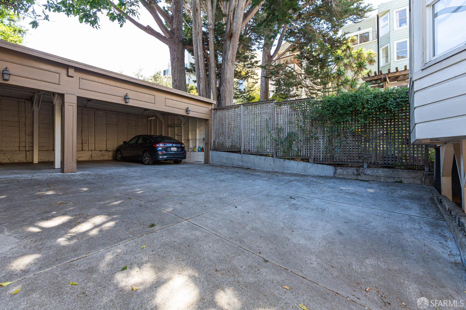 863 Haight Street, Unit 5 San Francisco, CA 94117 - Photo 13 of 16 a view of a car garage
