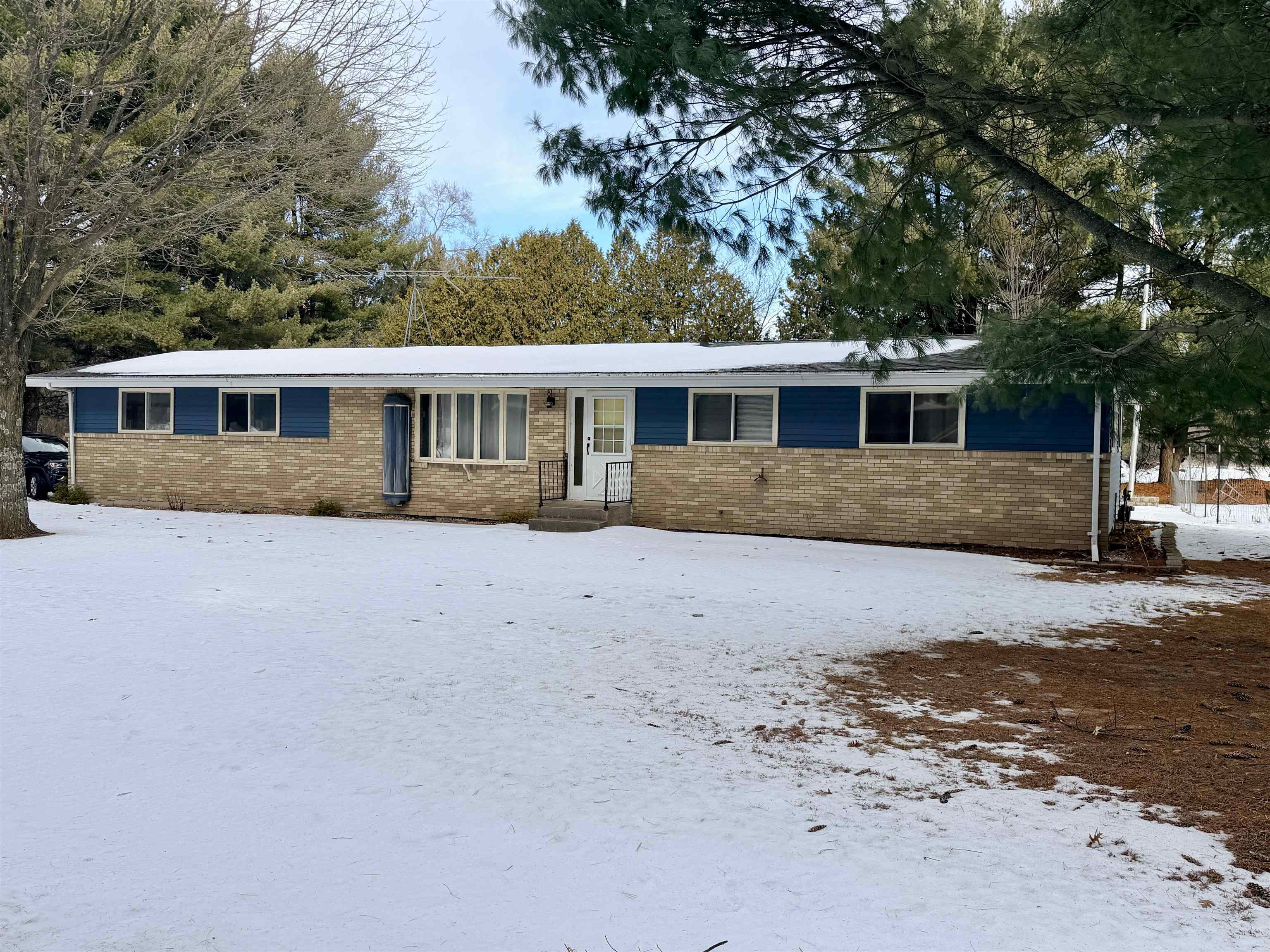 W6594 County Rd H Wild Rose, WI 54984 - Photo 2 of 28