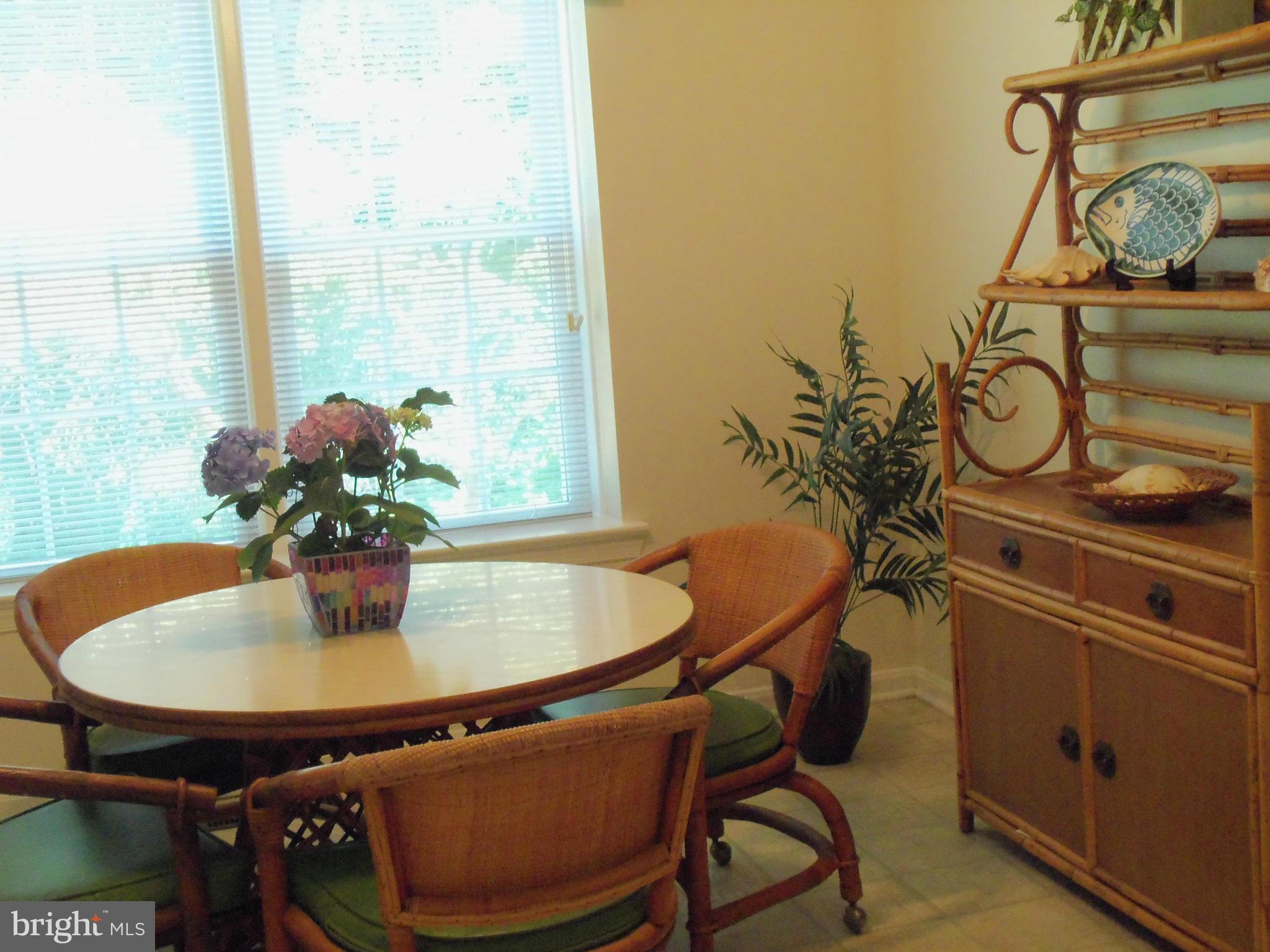 8112 Sleepy View Lane Springfield, VA 22153 - Photo 12 of 30 EATING AREA