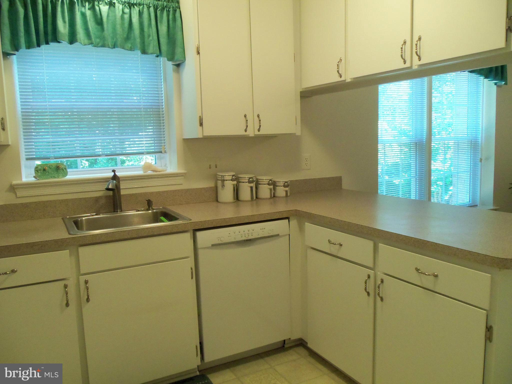 8112 Sleepy View Lane Springfield, VA 22153 - Photo 10 of 30 KITCHEN