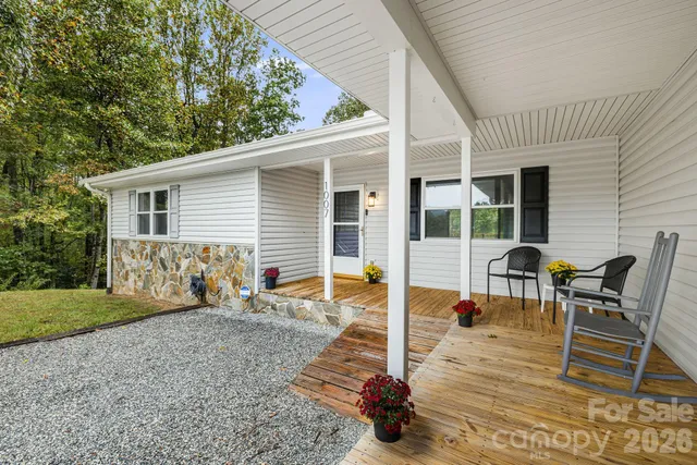 $422,000 | 1007 Dula Road, Spruce Pine, NC 28777