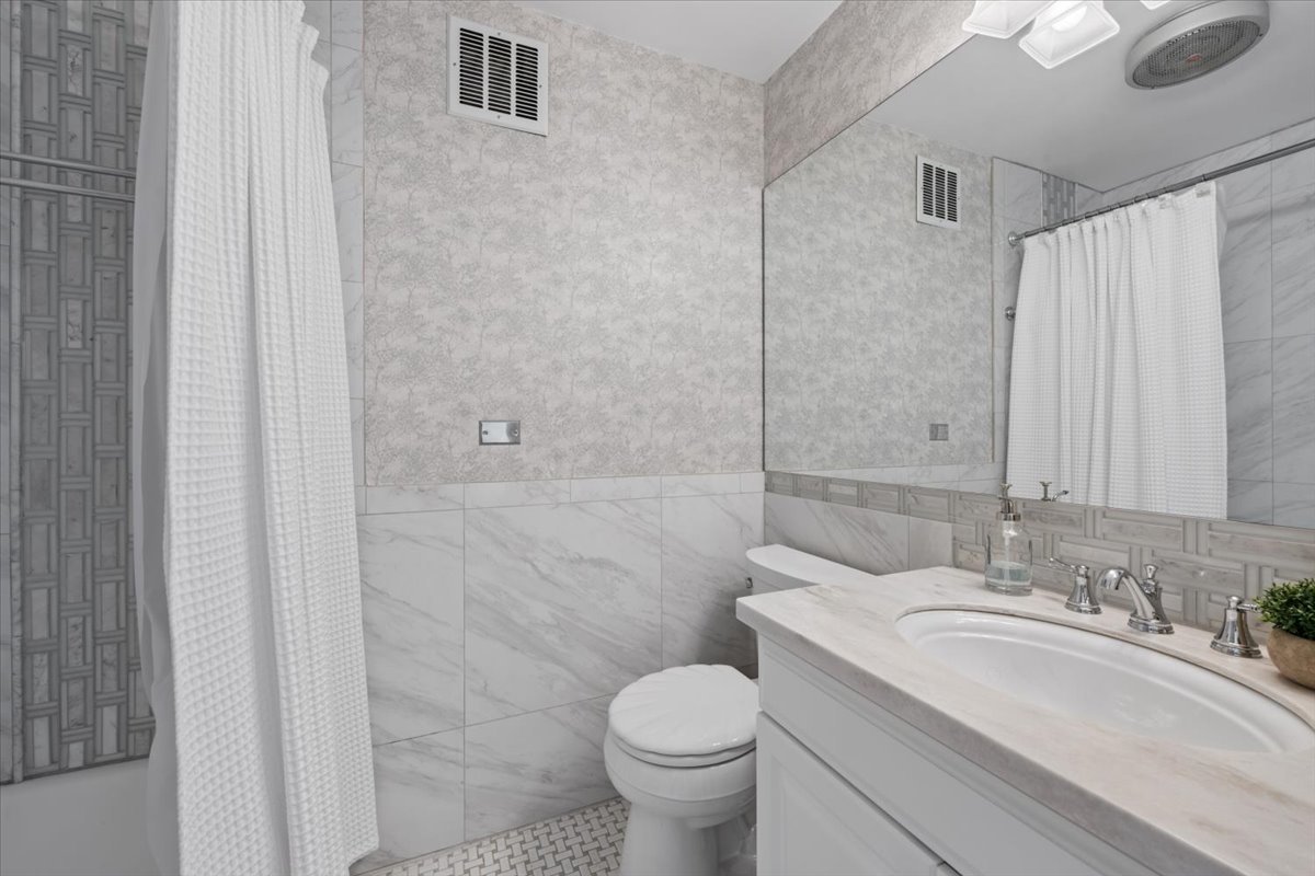 1630 Sheridan Road, Unit 4H Wilmette, IL 60091 - Photo 14 of 35