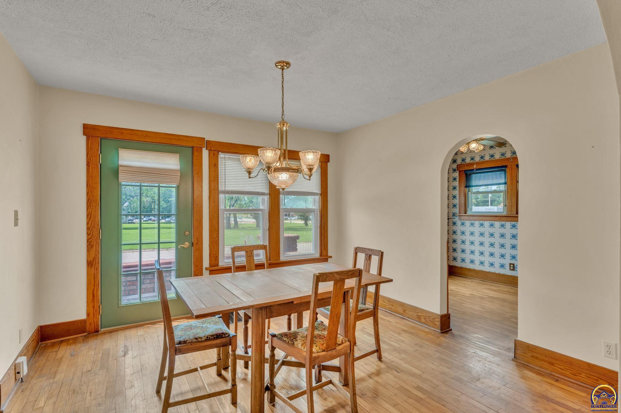3324 Southwest Front Street Topeka, KS 66606 - Photo 12 of 38