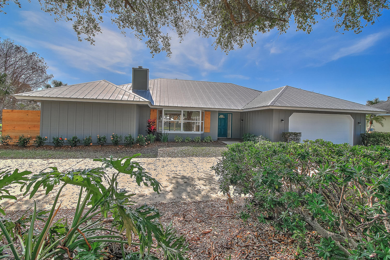 8572 Southeast Quail Ridge Way Hobe Sound, FL 33455 - Photo 3 of 33 8D8011FF-CF47-4950-9002-916857A95900