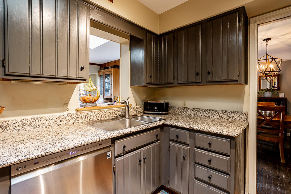 1903 Broadcrest Road Jackson, MI 49203 - Photo 9 of 34 0N0A7975-HDR
