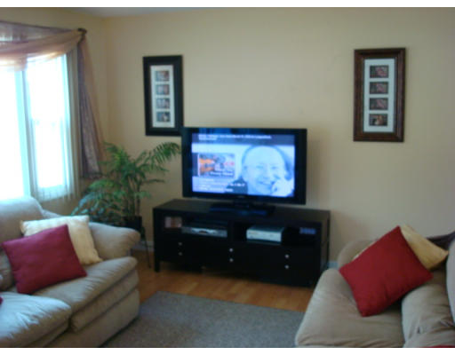 105 Cuff Avenue Springfield, MA 01104 - Photo 7 of 14 a living room with furniture and a flat screen tv