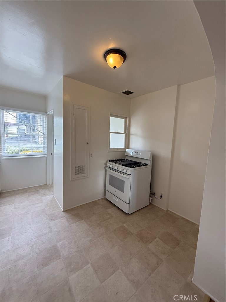 4121 4th Street Riverside, CA 92501 - Photo 22 of 25 a view of kitchen and window