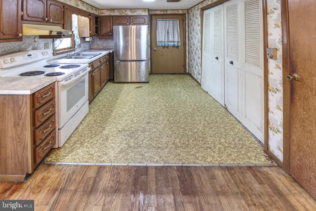 4417 Buffalo Road Mount Airy, MD 21771 - Photo 11 of 30 Spacious kitchen with vintage charm.