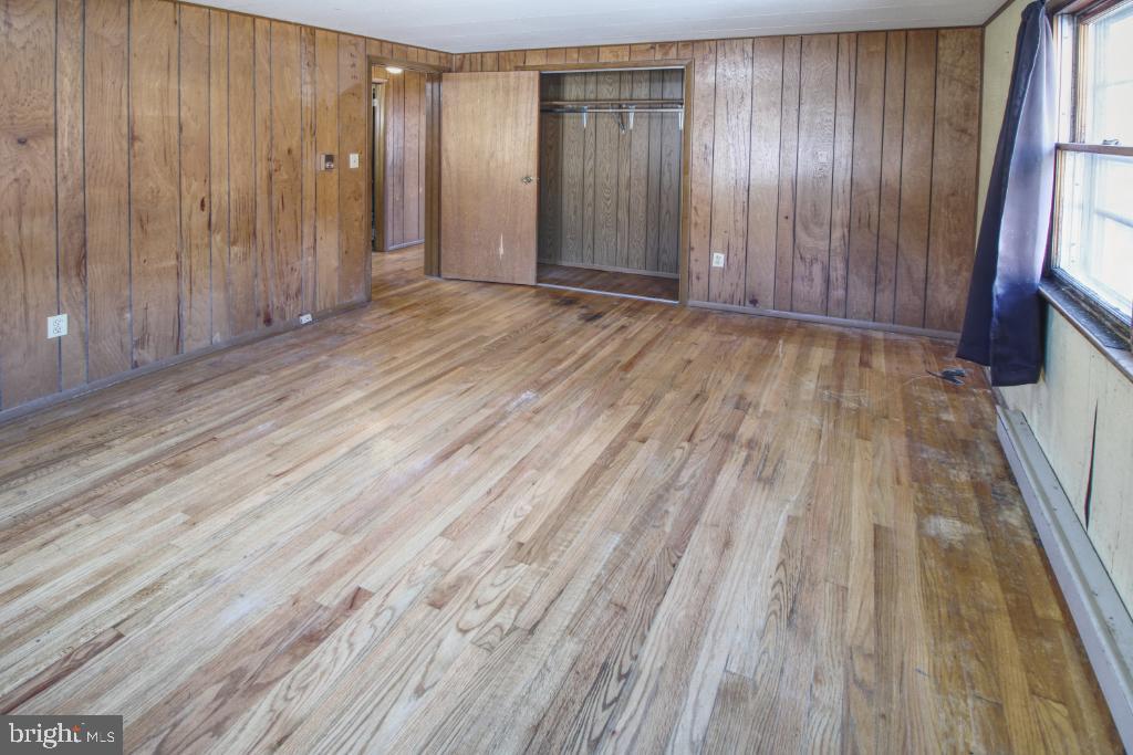 4417 Buffalo Road Mount Airy, MD 21771 - Photo 17 of 30 Spacious room with warm wooden accents.