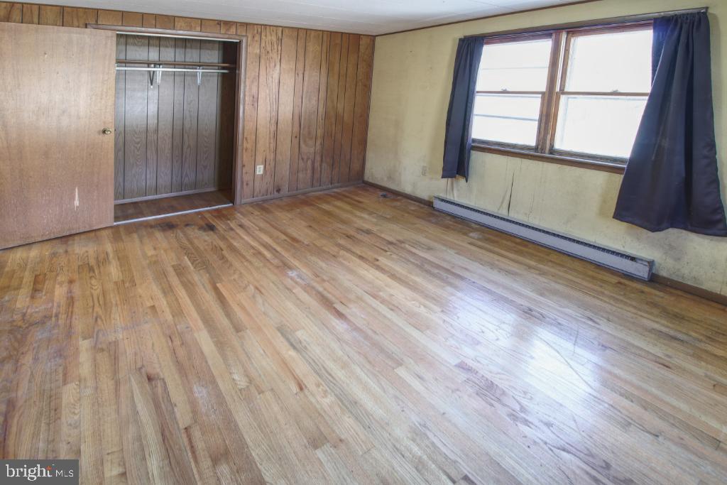 4417 Buffalo Road Mount Airy, MD 21771 - Photo 18 of 30 Spacious room with natural light and warmth.
