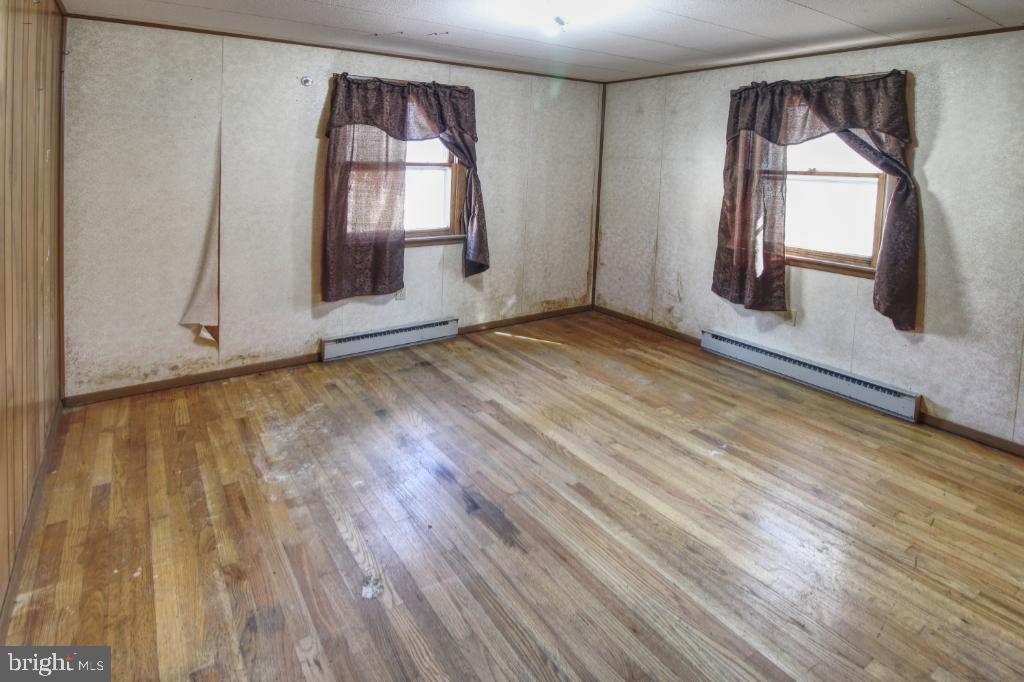 4417 Buffalo Road Mount Airy, MD 21771 - Photo 19 of 30 Spacious room with natural light and charm.