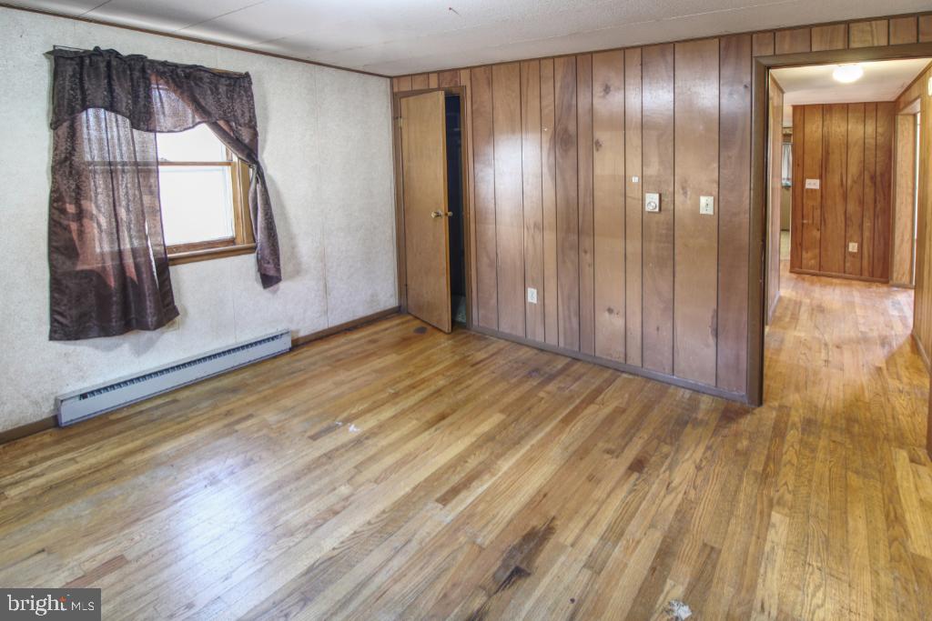 4417 Buffalo Road Mount Airy, MD 21771 - Photo 20 of 30 Spacious room with warm wooden accents.