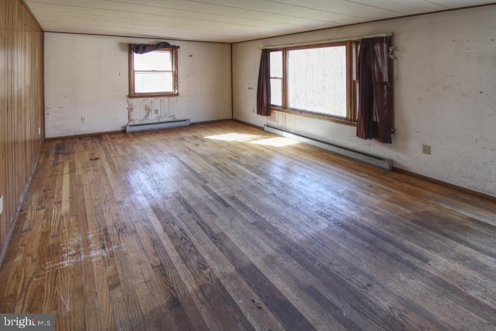 4417 Buffalo Road Mount Airy, MD 21771 - Photo 5 of 30 Spacious room with natural light and potential.