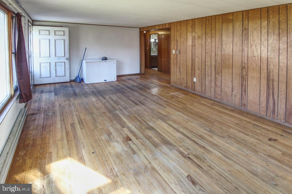 4417 Buffalo Road Mount Airy, MD 21771 - Photo 6 of 30 Spacious room with warm wooden accents.