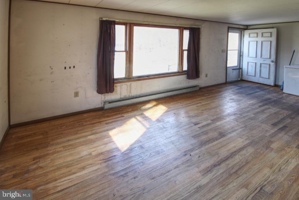4417 Buffalo Road Mount Airy, MD 21771 - Photo 7 of 30 Sunlit space ready for new beginnings.