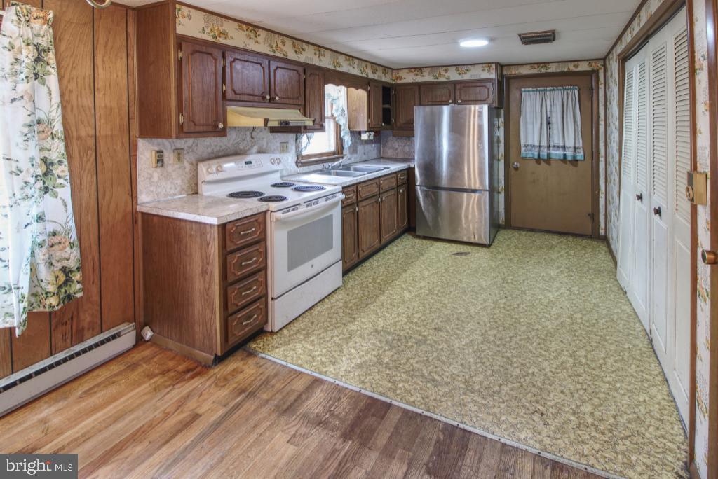 4417 Buffalo Road Mount Airy, MD 21771 - Photo 9 of 30 Charming kitchen with vintage appeal.