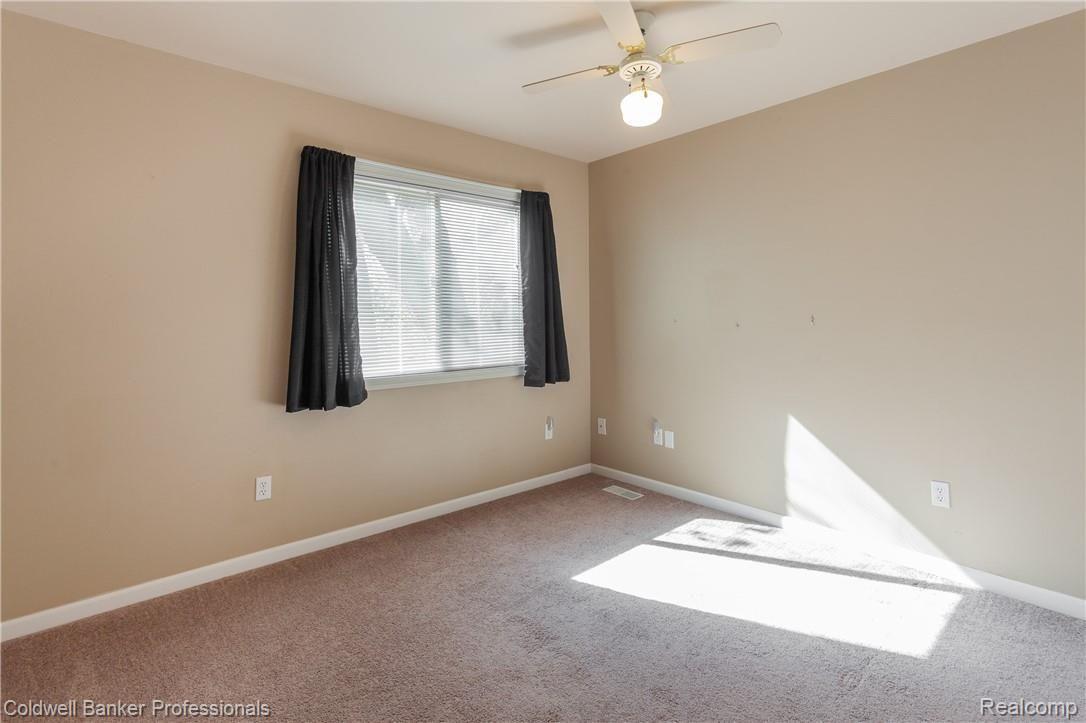 1703 Burnet Road Commerce Township, MI 48382 - Photo 16 of 28 IMG_1976.jpg