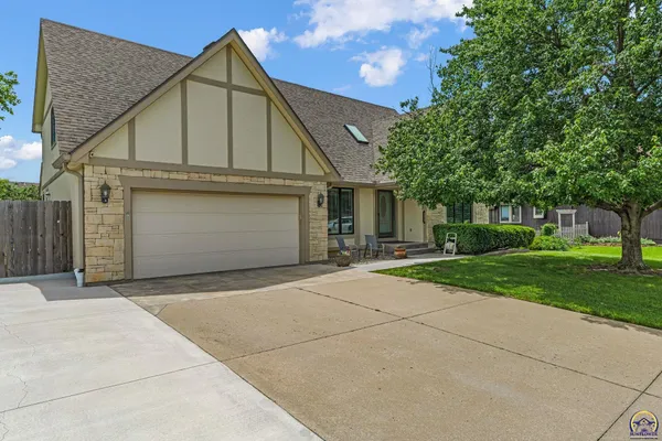 $474,900 | 2531 Southwest Pepperwood Court, Topeka, KS 66614