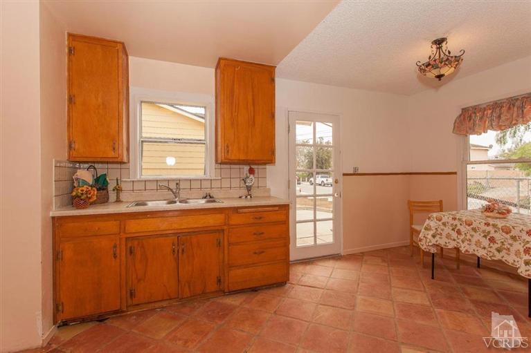 445 Charles Street Moorpark, CA 93021 - Photo 16 of 24 a bathroom with a sink mirror and a bathtub
