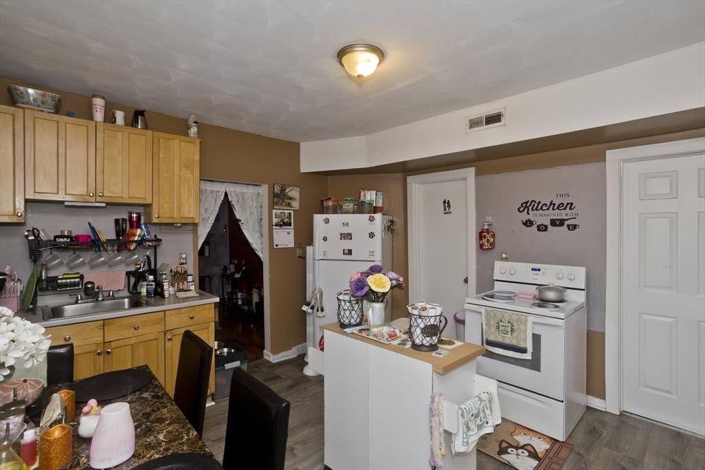 845 Worthington Street Springfield, MA 01105 - Photo 11 of 14 Gallery Image 11