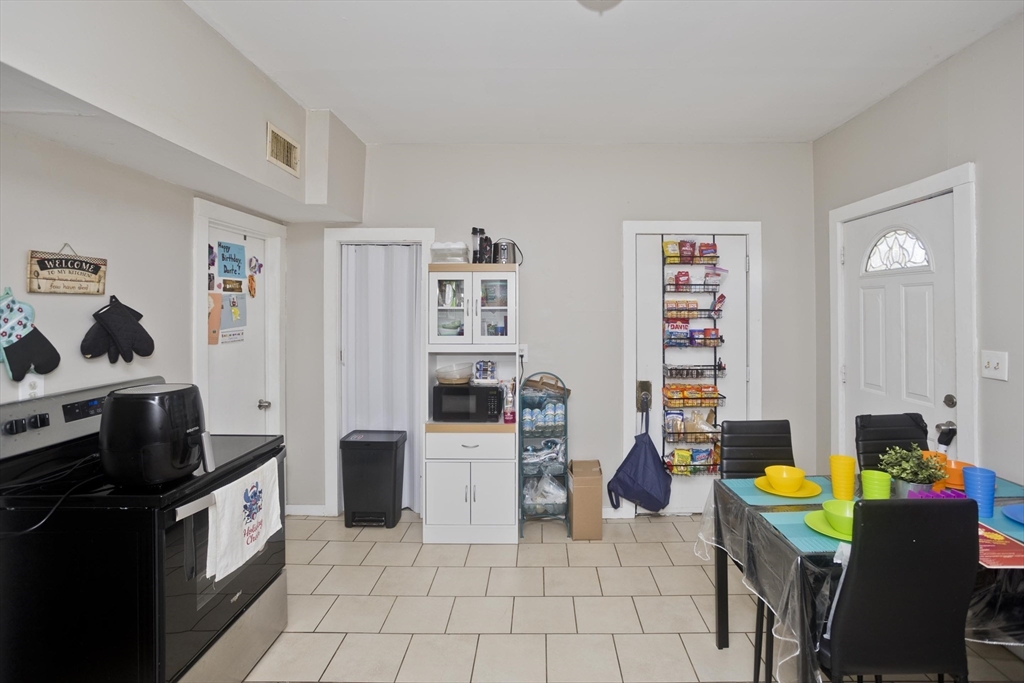 845 Worthington Street Springfield, MA 01105 - Photo 4 of 14 Gallery Image 4
