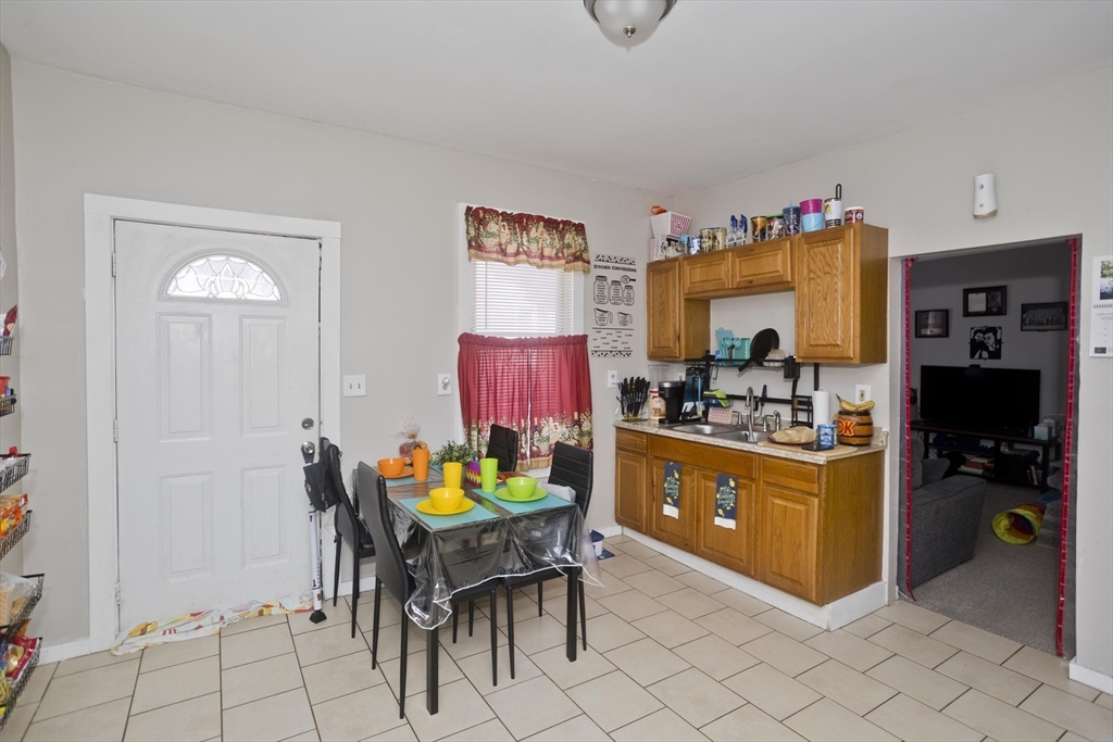845 Worthington Street Springfield, MA 01105 - Photo 5 of 14 Gallery Image 5