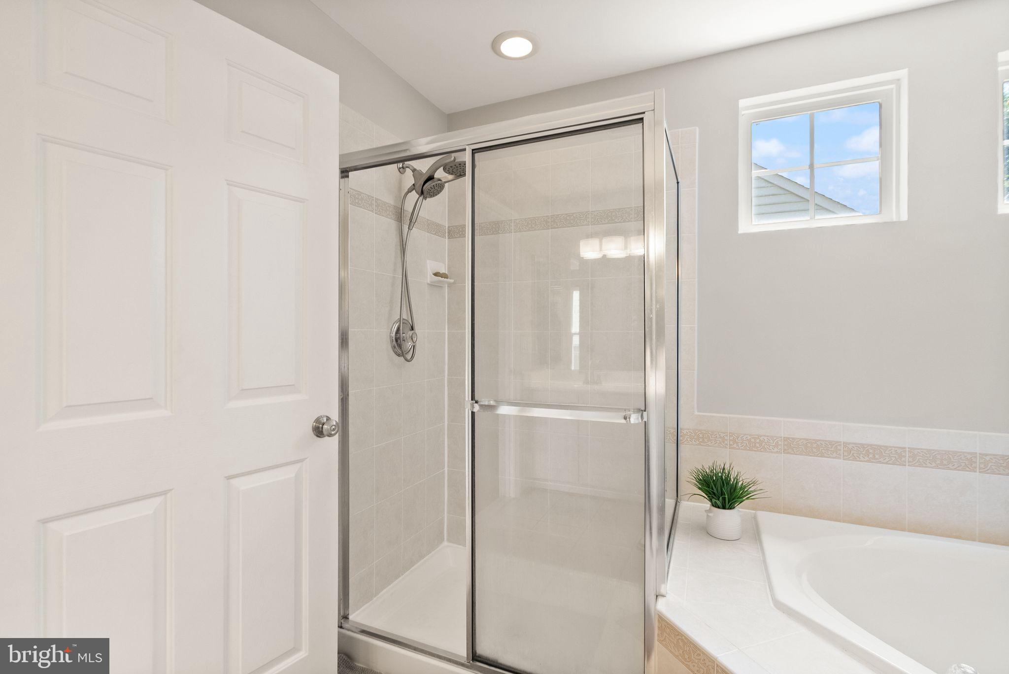 6901 Bitterroot Court Gainesville, VA 20155 - Photo 39 of 98 a bathroom with a bathtub and a shower