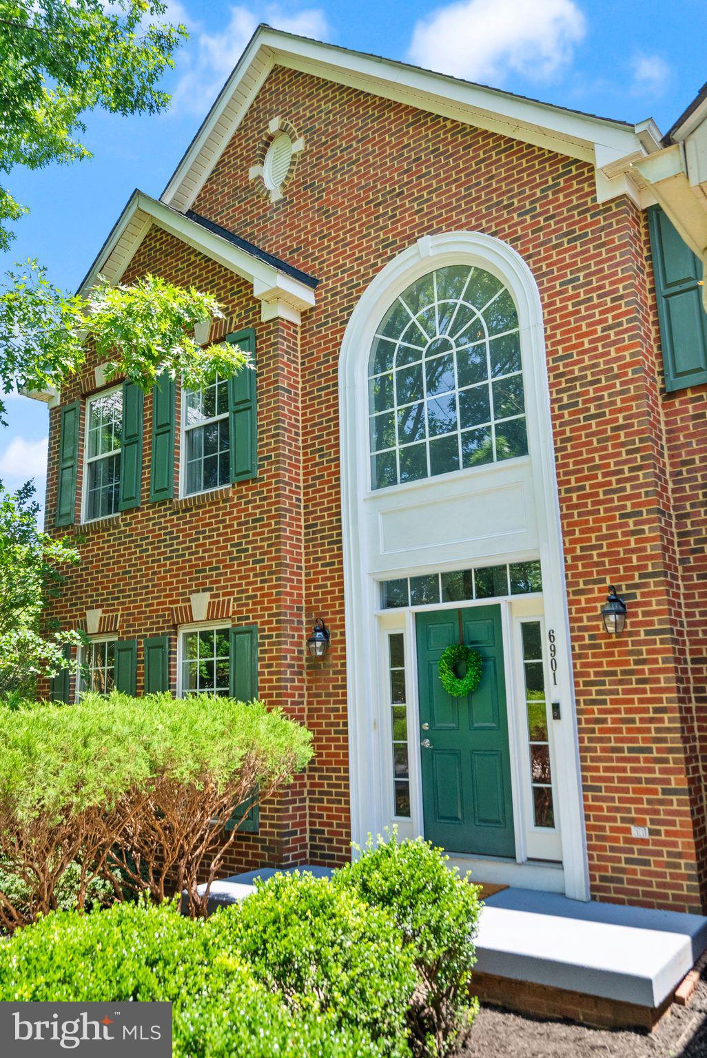 6901 Bitterroot Court Gainesville, VA 20155 - Photo 7 of 98 front view of a house with a garden