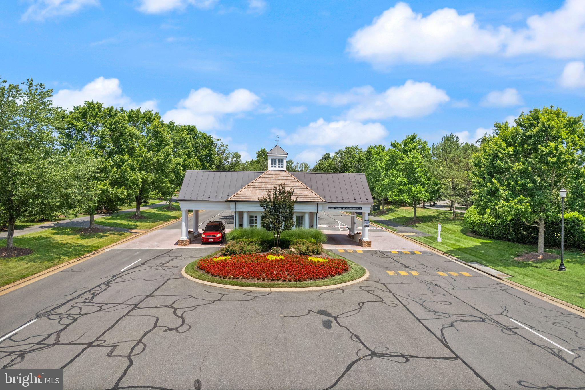 6901 Bitterroot Court Gainesville, VA 20155 - Photo 78 of 98 a view of a house with backyard and a garden