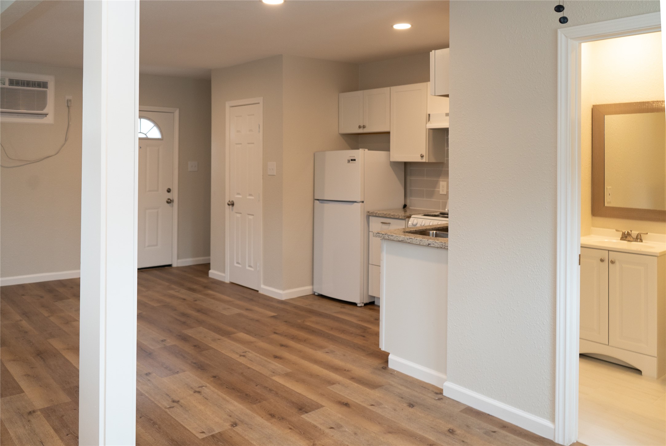97 Anthony Street, Unit B Austin, TX 78702 - Photo 8 of 16 Open layout