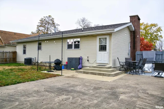 $149,900 | 206 East Smith Street, Colchester, IL 62326