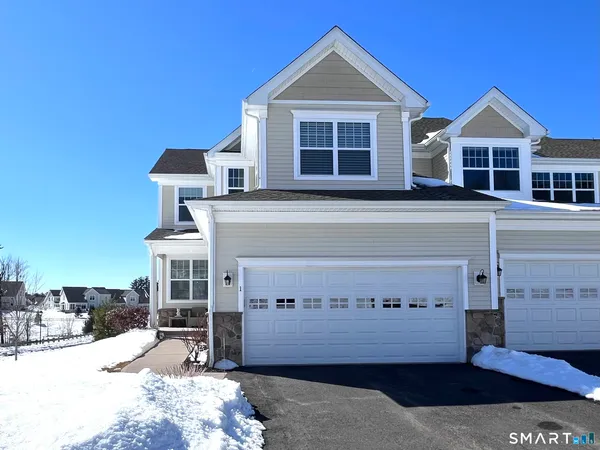 $569,500 | 1 Arrowwood Court, Unit 1, Middlebury, CT 06762