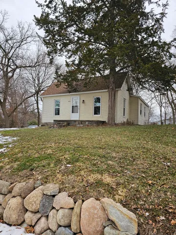 $169,900 | 414 Quarterline Street, Portland, MI 48875