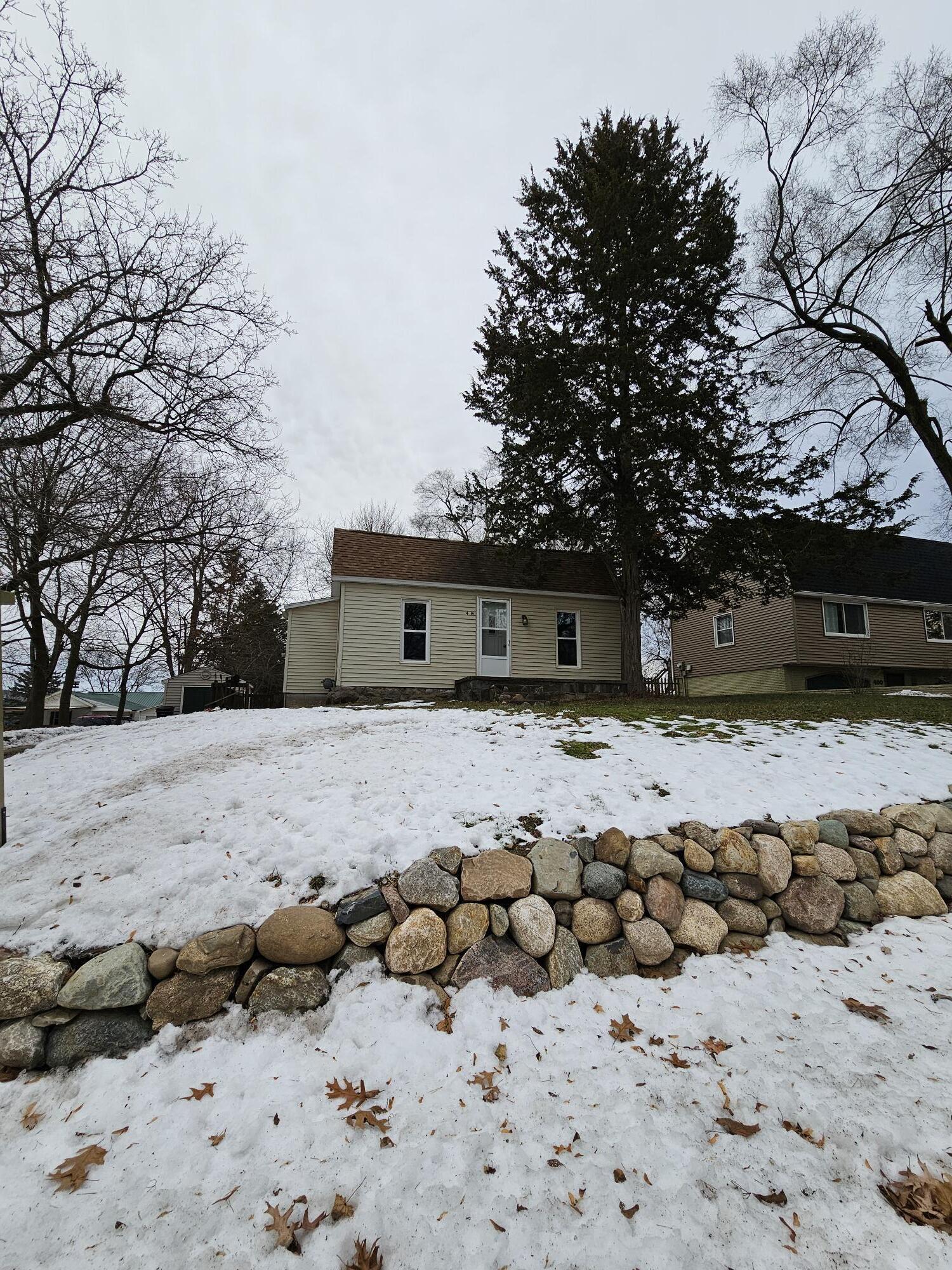 414 Quarterline Street Portland, MI 48875 - Photo 20 of 30 Front of home